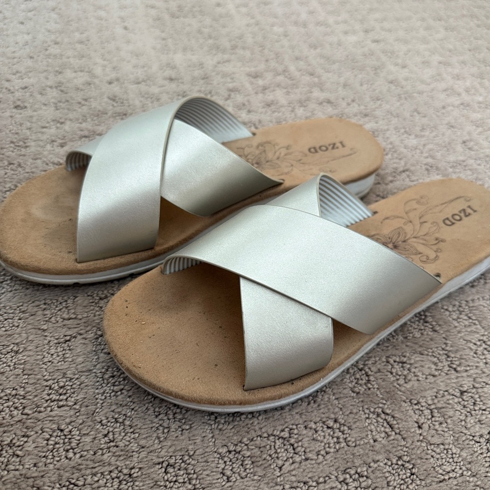 IZOD comfort plush cushioned gold metallic snd white Slide Sandals women’s Sz 8 - Picture 2 of 9